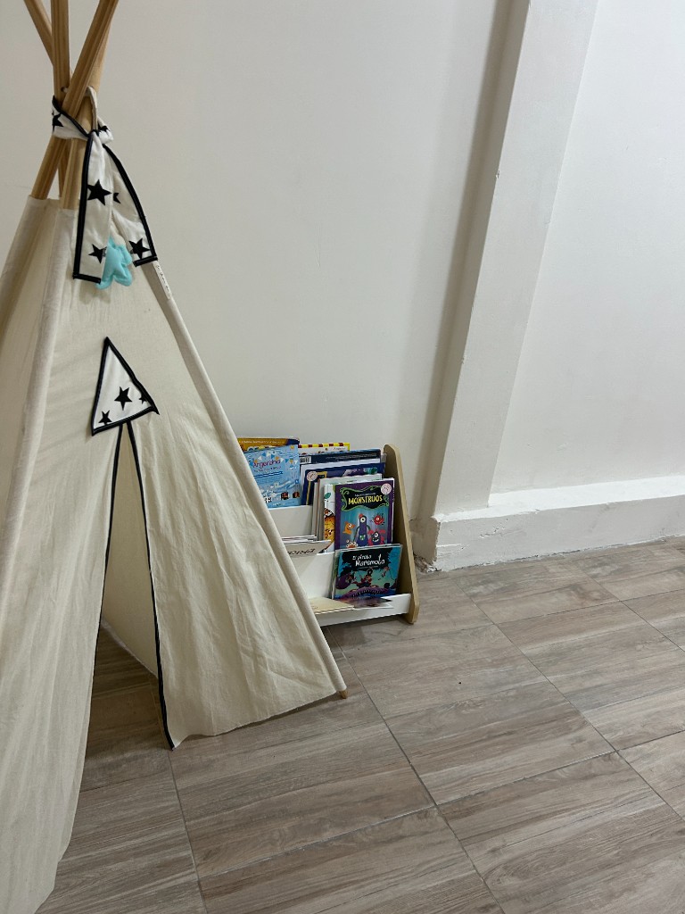 CALU Santos Lugares — Tipi y librería infantil