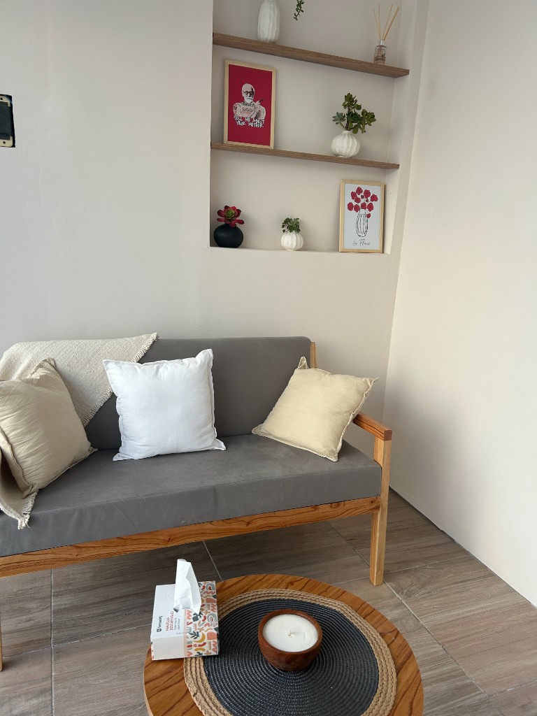 CALU Santos Lugares — Sala de espera acogedora